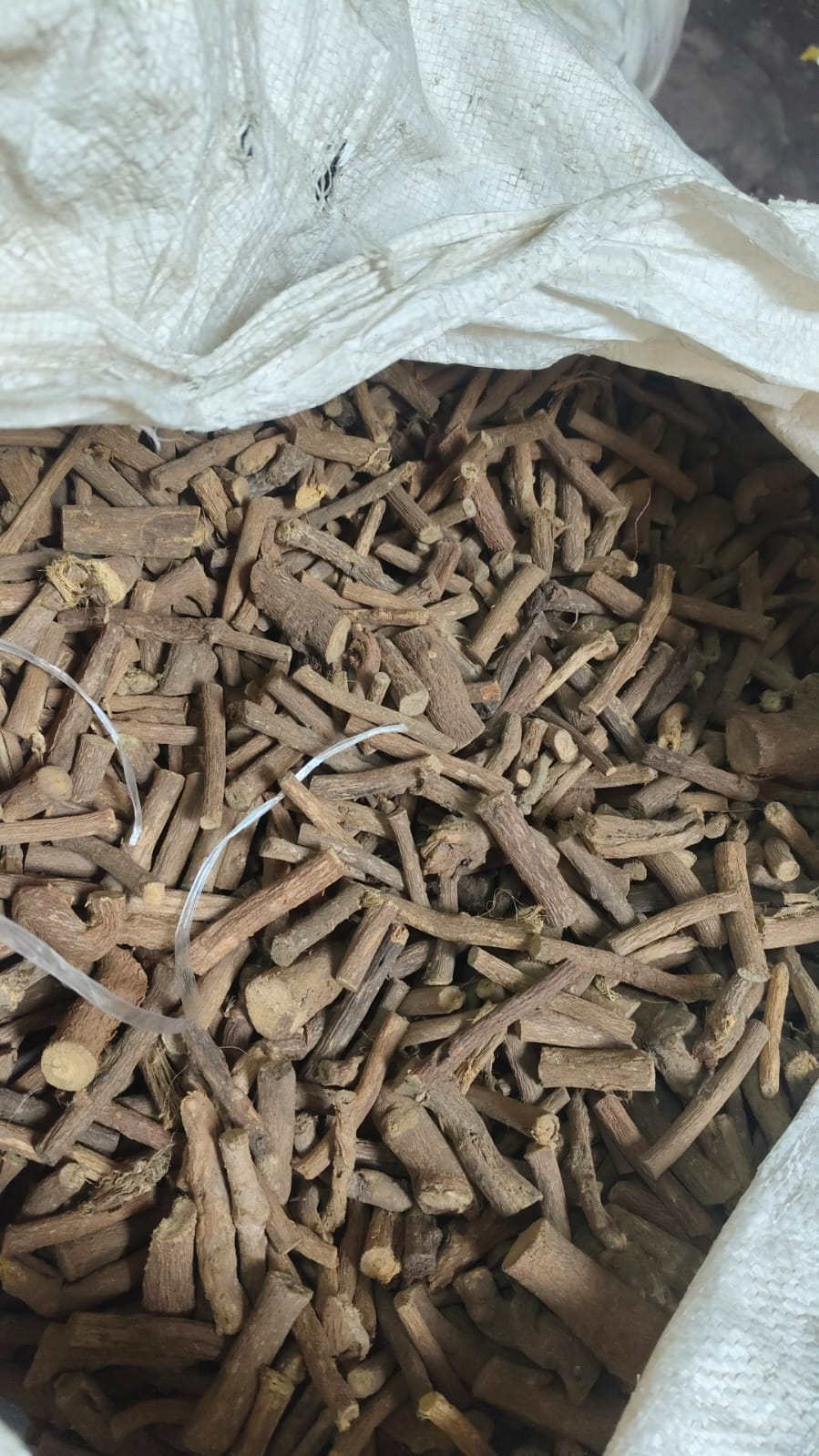 Mulethi licorice root dry pieces - premium quality